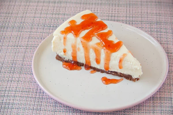 Délicieux Gâteau Fromage Avec Des Fraises Sur Une Assiette — Photo