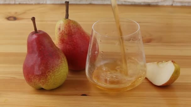 Delizioso Succo Pera Spremuto Fresco Vetro Trasparente — Video Stock