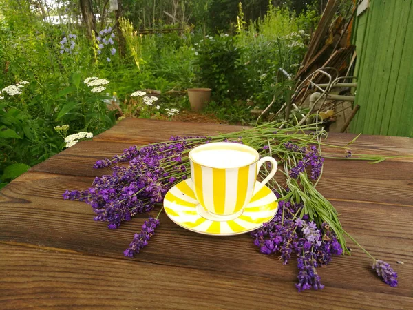 Delicioso Chá Verde Uma Bela Tigela Vidro Uma Mesa — Fotografia de Stock
