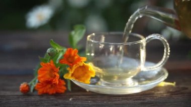 bir masada güzel cam kase lezzetli yeşil çay