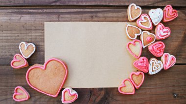 arka plan ile kalp şekli Sevgililer ev yapımı kurabiye ile metin için yer