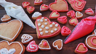 şekil ve kelime aşk Sevgililer ev yapımı kurabiye hamur işi çanta ile kalp