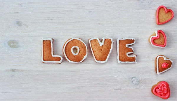 Kalp şekli ve kelime aşk Sevgililer ev yapımı kurabiye