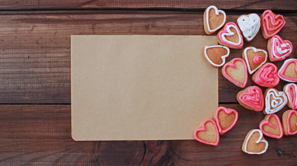 arka plan ile kalp şekli Sevgililer ev yapımı kurabiye ile metin için yer