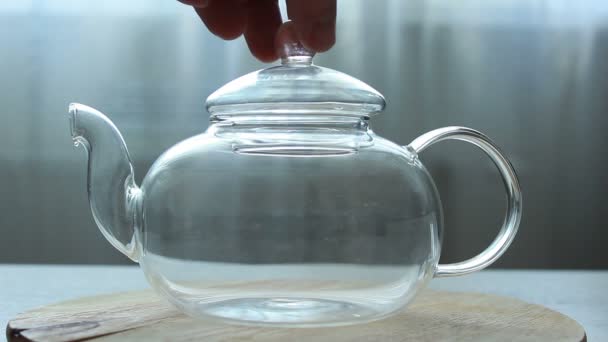 Video of Process of Pouring green Chinese tea in a glass teapot — Stock Video