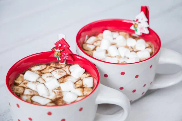 Christmas hot chocolate with marshmellow on light wooden background — Stock Photo, Image