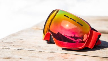 Kış dağ yansıması manzara bir kar maskesi