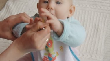 İlk yemek yeme bebek portre çekim