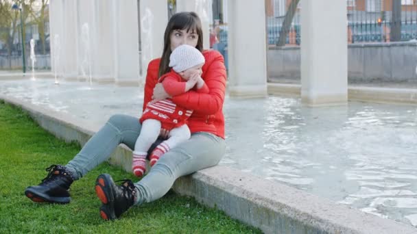 子どもにキスストック動画 ロイヤリティフリー子どもにキス動画 Depositphotos