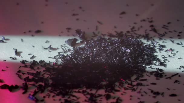 Υπερμαγγανικό κάλιο καλίου κατακρημνίζει, μια ακραία γκρο πλαν — Αρχείο Βίντεο