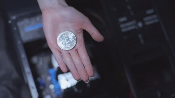 Bitcoin di telapak tangan — Stok Video