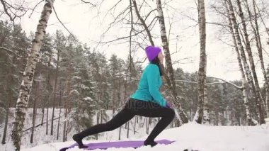 yoga için doğa mat kışın ısınma kız
