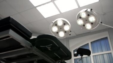 Ameliyat odasında ışıkları açma