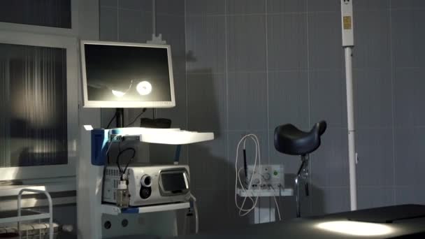 Медичне обладнання в сучасній клініці, комп'ютерні медичні пристрої фон — стокове відео