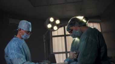 cerrah hastane tamamlanan operasyon sonrasında için alkış