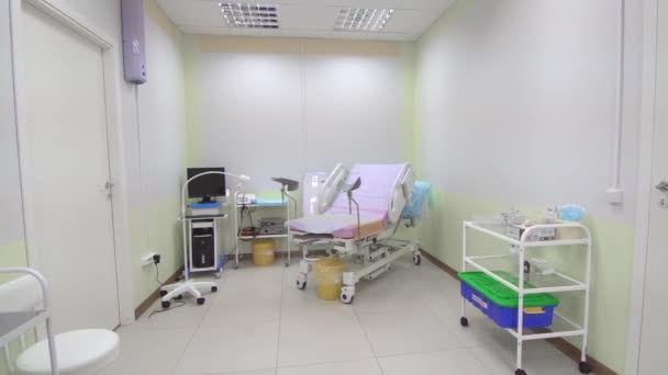 Algemeen beeld van de medische gynaecologische bureaustoel — Stockvideo