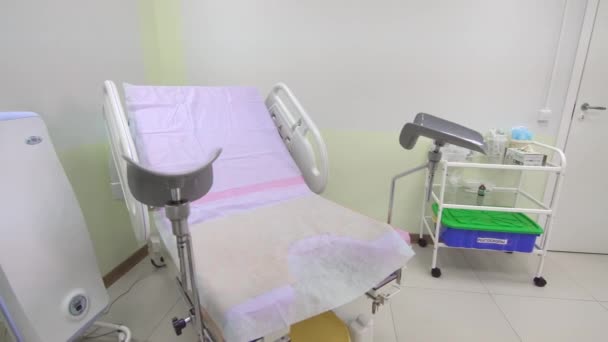 Медицинское кресло в медицинской клинике — стоковое видео