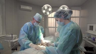 Ameliyat sırasında belgili tanımlık kesme alanı Hemşire Yardımcısı pembe