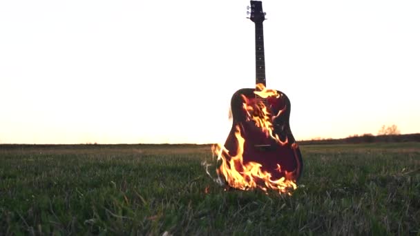 Burning acoustic guitar on fire — Stock Video