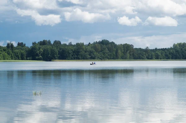 Fishermen Catching Fish Lake Fishers Fishing Boat Calm Background — Stock Photo, Image