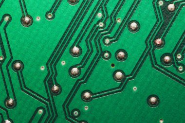Elektronik devre kartı soyut arkaplan. Bilgisayar ana kartı kapat. Modern teknolojiler. Bağlantıları ve izleri olan mikro elementler. Akıllı teknoloji.