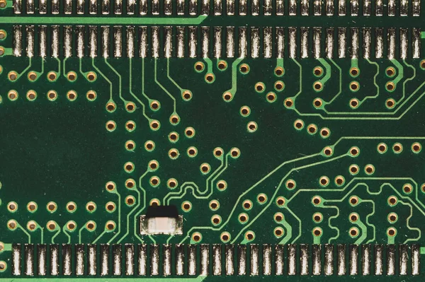 Elektronik devre kartı soyut arkaplan. Bilgisayar ana kartı kapat. Modern teknolojiler. Bağlantıları ve izleri olan mikro elementler. Akıllı teknoloji.