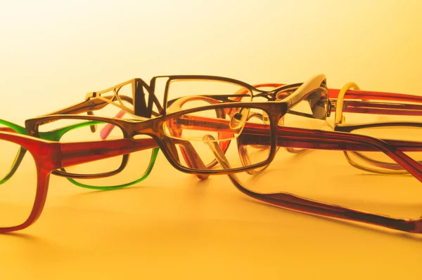 Gläser Verschließen Künstlerische Aufnahmen Umrandete Brille Hintergrund Mit Kopierraum Verschiedene — Stockfoto