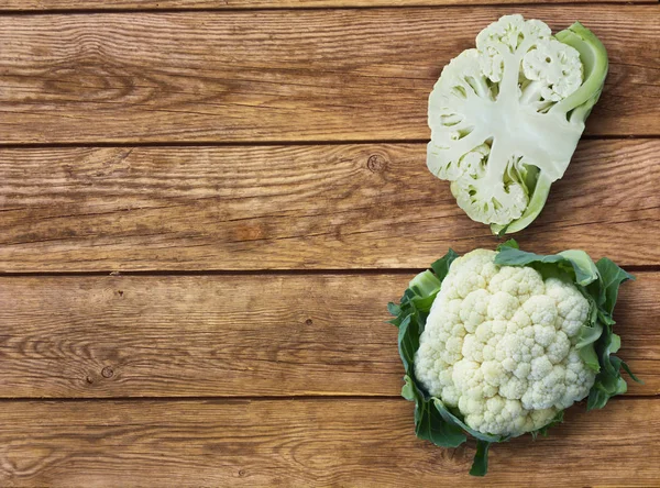 Green cut Organic cauliflower cabbage on wooden background — Stock Photo, Image