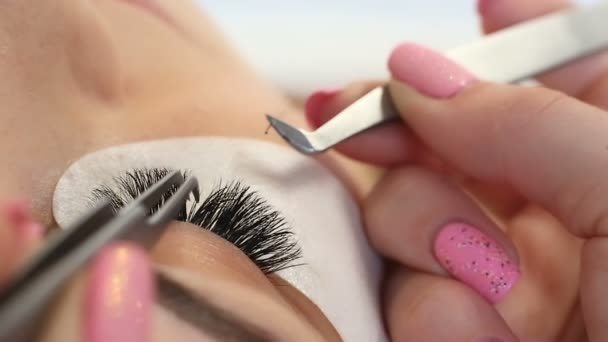 Eyelash Extension Procedure. Woman Eye with Long Eyelashes. Lashes, close up, macro, selective focus. — Stock Video