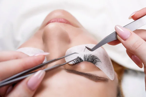 Eyelash Extension Procedure. Woman Eye with Long Eyelashes. Lashes, close up, selected focus. — Stock Photo, Image