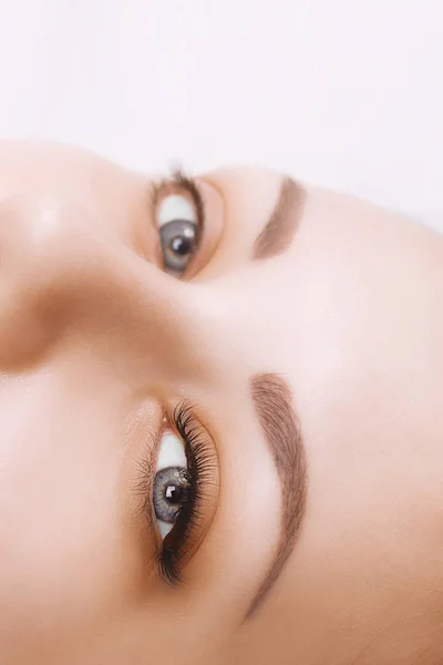 Eyelash Extension Procedure. Woman Eye with Long Eyelashes. Close up, selective focus. — Stock Photo, Image