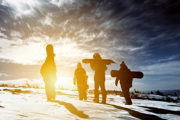 Grupp snowboardåkare snowboard skidåkning koncept — Stockfoto