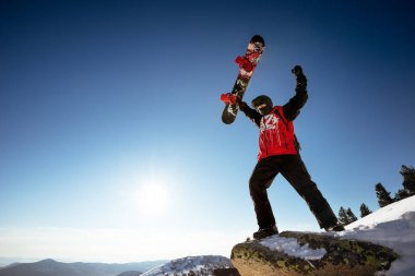 Snowboard kazanan snowboard ilk poz. Uzay fot metin