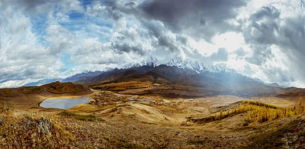 俄罗斯西伯利亚阿尔泰山全景景观 — 图库照片