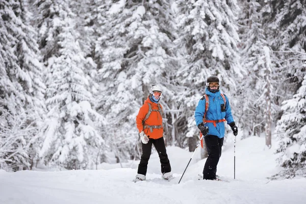 Comprensorio sciistico snowboarder fuoripista freeride — Foto Stock