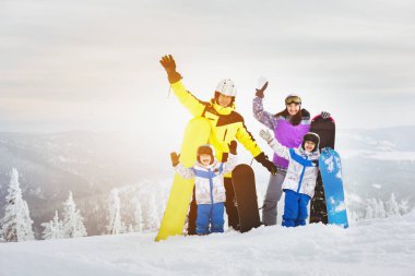 Mutlu aile ski resort konsepti