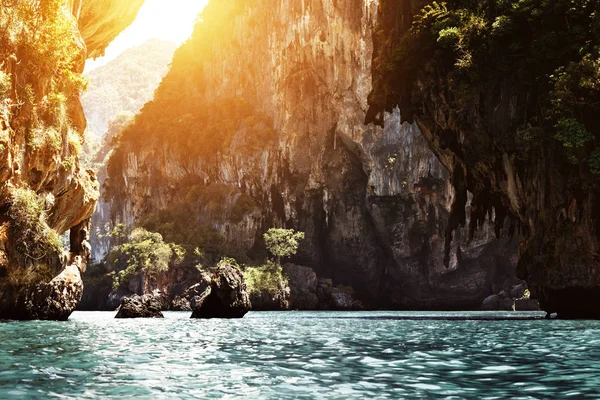 Prachtige Thaise landschap van tropische eilanden — Stockfoto