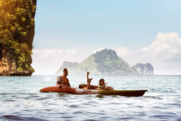 Happy family father mother son kayaking sea thailand — Stock Photo, Image