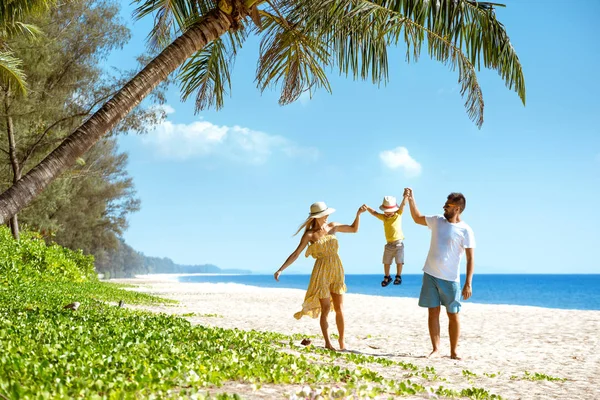 Mutlu aile Beach turizm yürüme