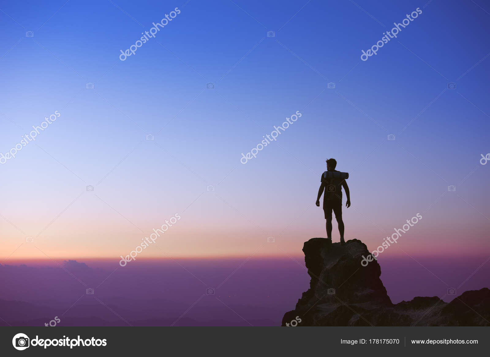 Mans Silhouette Sur Fond De Ciel Coucher De Soleil