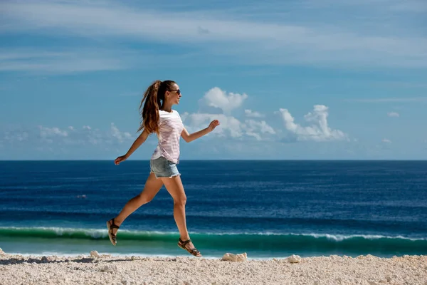 Beautiful girl runs at sea beach — Stock Photo, Image