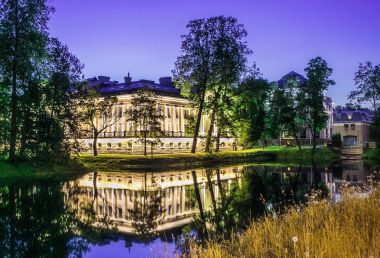 Taş ada beyaz gece Theater