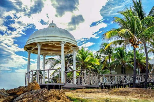 Gazebo on the ocean — Stock Photo, Image