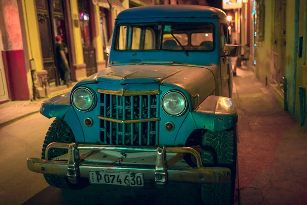 Cuba Mayo 2017 Coche Retro Calle Nocturna Habana —  Fotos de Stock