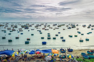Vietnam, Phantiet - 09 Kasım 2017: balıkçı tekneleri Phan Thiet Bay, Vietnam