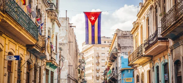 Street in Havana with Cuban Flag — Stock Photo, Image