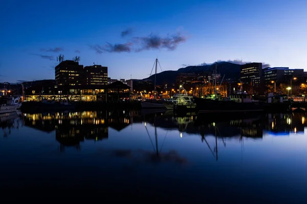 Primera línea de mar en Dawn en Hobart, Tasmania, Australia —  Fotos de Stock