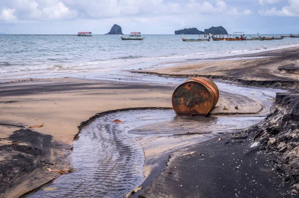 Old rusty barrel oil on beach in Asia — Stock Photo, Image