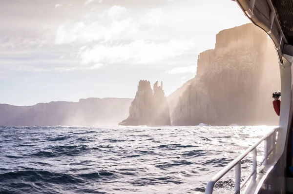 View from tour boat on Tasman Island, Tasmania, Australia — Stock Photo, Image