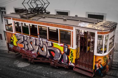 Boyalı vintage tramvay Lizbon, Portekiz